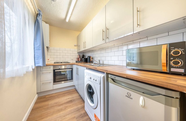 Staines Studio Apartment - Heathrow