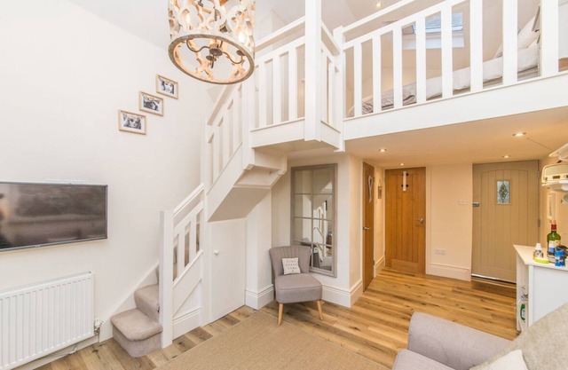 Stand alone Mini house, close to city centre, next to Jesmond Dene house hotel.