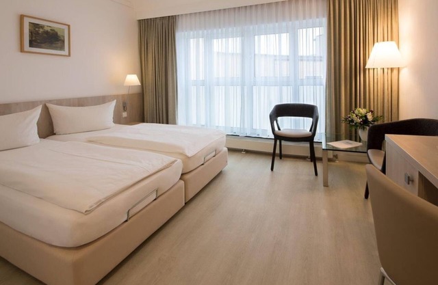 Standard double room. shower/WC buffet breakfast - Michels Strandhotel Germania