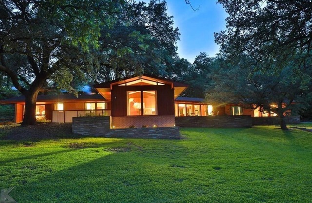 Stardust Retreat: 2 Houses, 6 Bedrooms on 3 Acres