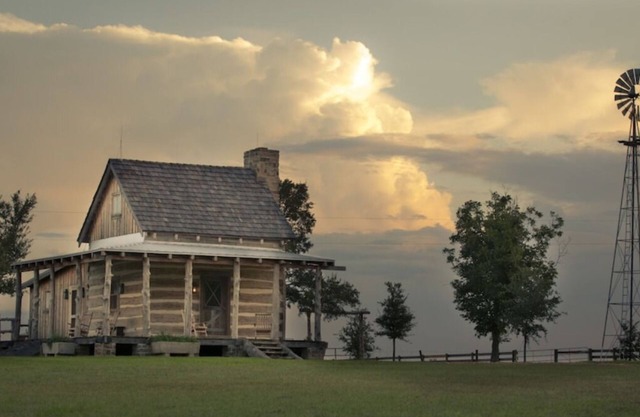 StarHill Farms Hinze Cabin