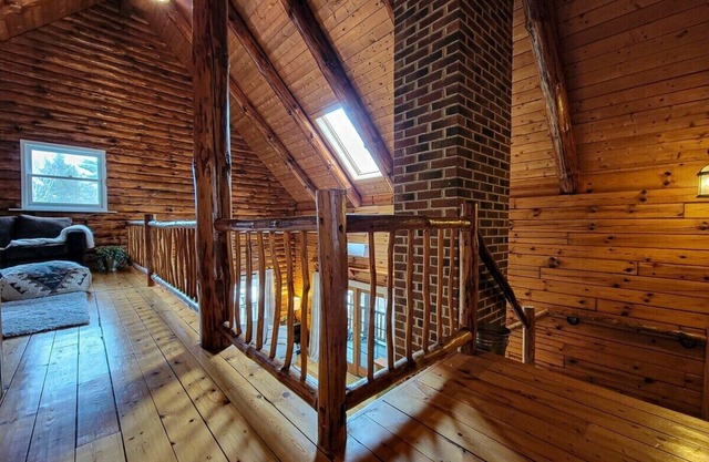Starlight Cabin- Private Log Cabin 10 Acre Retreat
