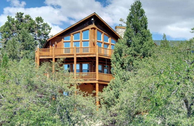 Starlight Retreat by AvantStay | Gorgeous Log Style Home w/Incredible Views!