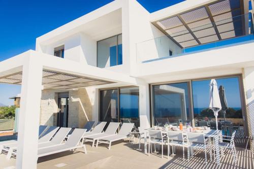 StarLight Villa Tropea -4BD, 4BA, 4min to beach