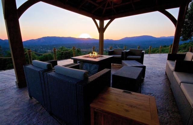 Stay busy playing games or just sit back and enjoy the view-this house is for U
