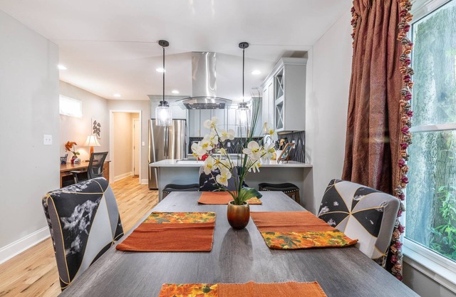 Stay for the Championship Game! |Downtown Atlanta|1.5 Miles to Mercedes Benz Stadium |Dog Friendly