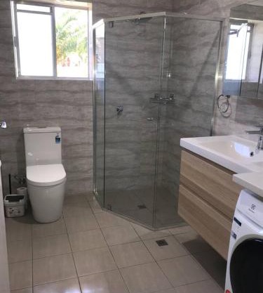 Stay in spacious, homely unit in prestigious area