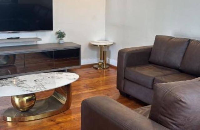 Stay Safe & Central – Your Cozy B&B Near Florida Road!