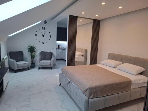 Stef Lux Apartments