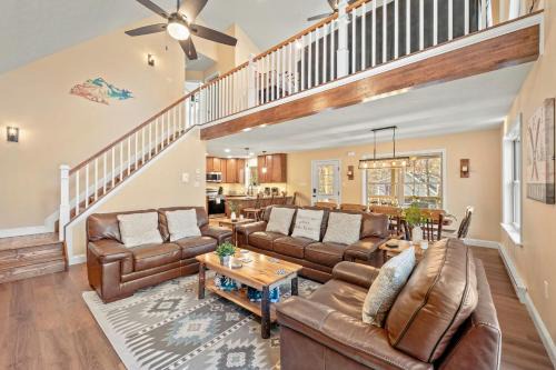 Stephen Way by AvantStay Hot Tub Game Room Albrightsville
