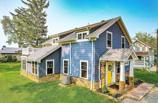 Steps from Lake Erie & Close to Cedar Point