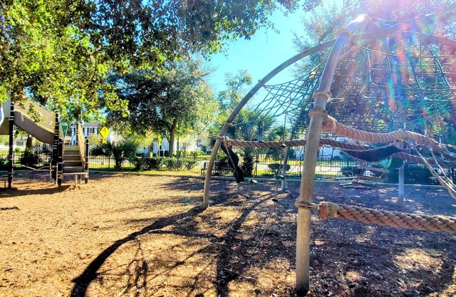 Steps to Restaurants, Shops, Park & More!