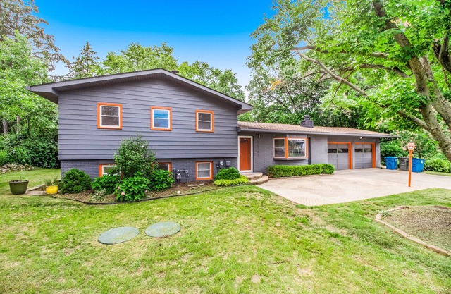 Steps to Ridge Road Beach Renovated Home w/Private Hot Tub, Firepit & Porch