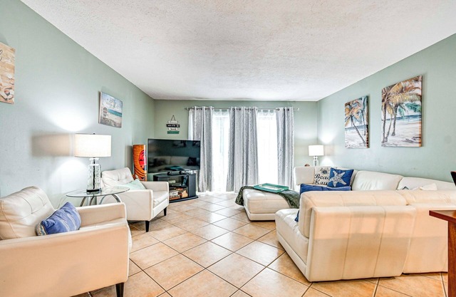 Steps to Sand: Condo w/Pool Access in Cocoa Beach