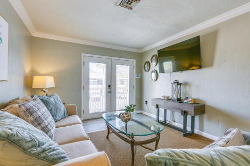 Steps to Shore Cozy Condo in Fort Myers Beach!