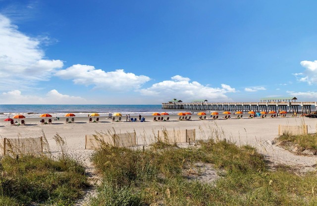 Steps to the Beach! Saltwater Escape | Sleeps 9