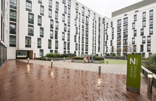 Sterling Court
