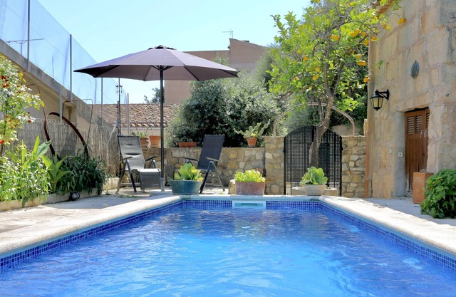 Stilvolles Dorfhaus mit Garten, Privatem Pool, Ruhige Lage, Wifi