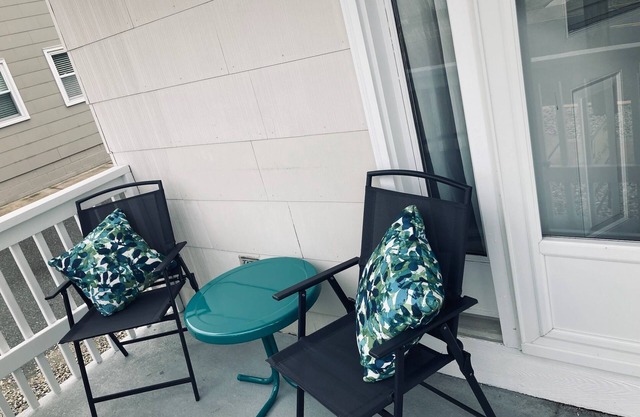 Stone Harbor NJ Charming 2 bedroom 1st floor duplex on quiet south end.
