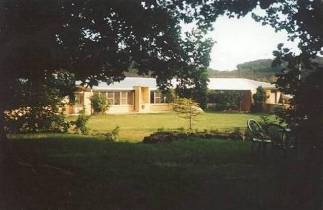 Stone Hedge - large country house, near Oberon