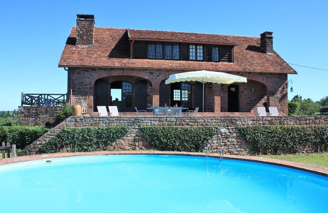 Stone house with swimming pool and magical 360° view