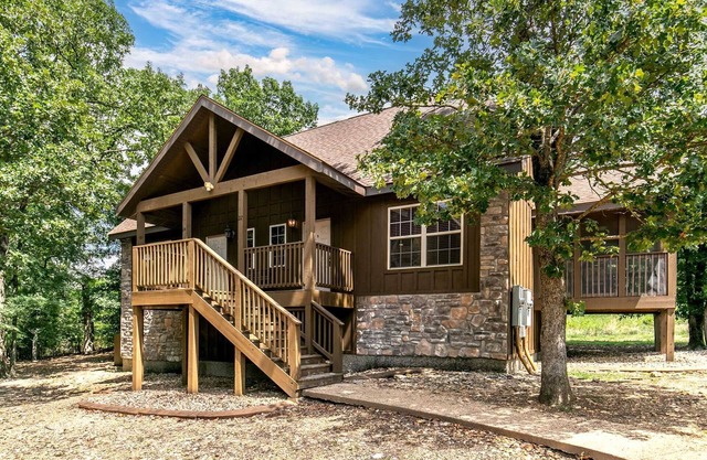 Stonebridge Lodge! New Recliner, Fireplace, King Bed, Lots of Space! | 104B