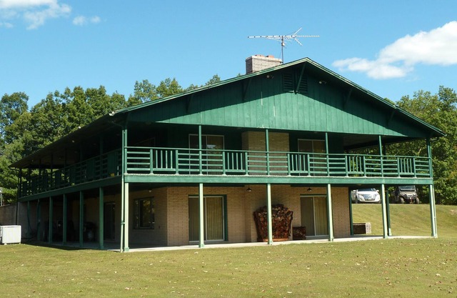 Stony Bottom Lodge on Lake Moomaw: Exclusive Dock/Access