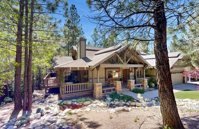 Stony Creek Retreat ~ Charming Mountain escape close to skiing, hiking, the lake, and the Village