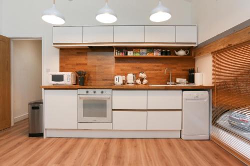 Strawberry Line, Apartment 2