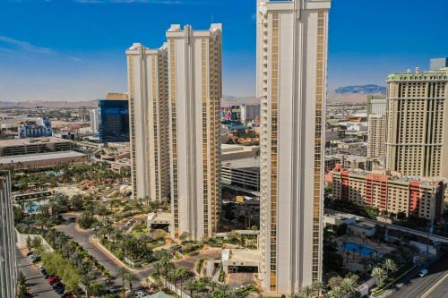 StripViewSuites at Signature