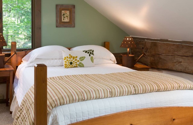 Strong Wolf Cabin by The Inn & Spa at Cedar Falls