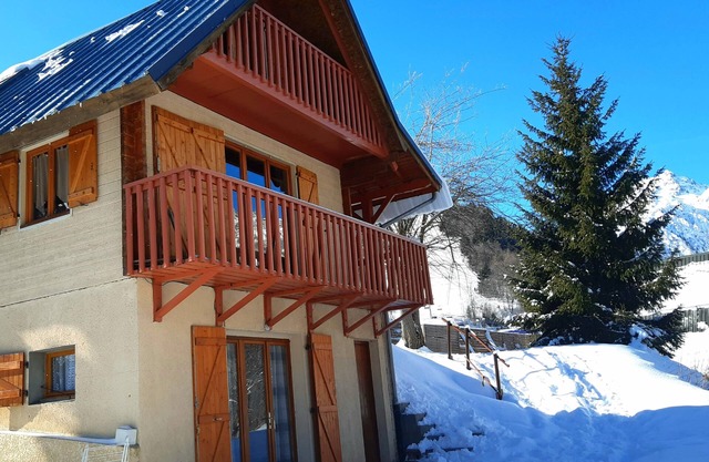 Studio Dans Chalet à 50m Pistes de Skis Équipé Pour 4 Personnes