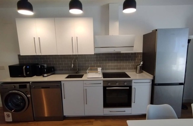 Studio 2 Bed-1 Bathroom for 3 NO Terrace F-3