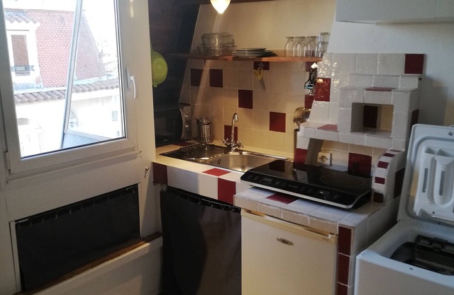 Studio 2 pers. City center. 3 min from port