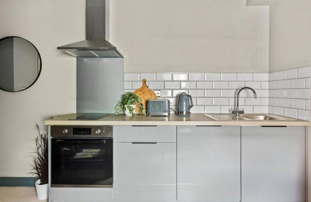 Studio 3, 25 Meriden