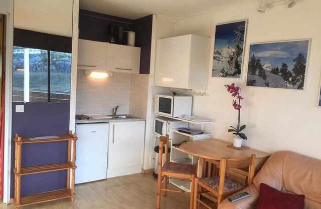 Studio 4 pers, accès direct pistes, parking gratuit - FR-1-602-50