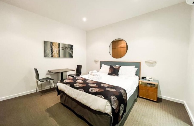 Studio 427/247 gouger st ex hotel room in city