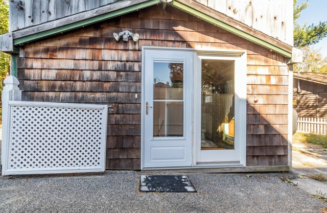 Studio apartment in a two unit, just staps to the sandy beach!