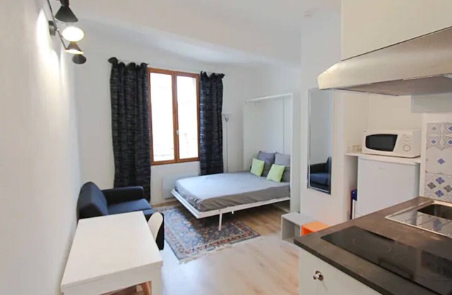 Studio au Cœur de la Ville, Emplacement Idéal - A 1 Minute de l Hôtel de Ville