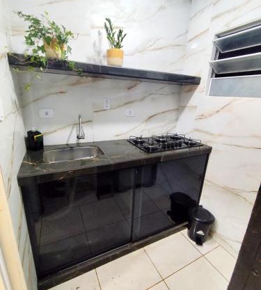 Studio com ar condicionado a 4 quadras do mar