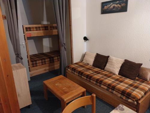 Studio divisé avec terrasse sud, proche pistes et centre station, rez-de-chaussée - FR-1-181-2523