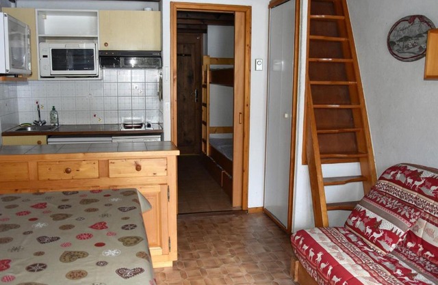 Studio en mezzanine, près des pistes, balcon sud/est, garage privé - FR-1-464-35