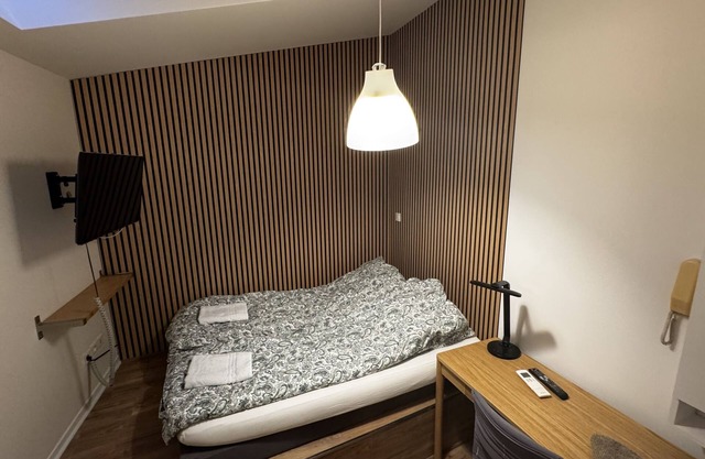 Studio-Ensuite with Shower-Studio 17m2