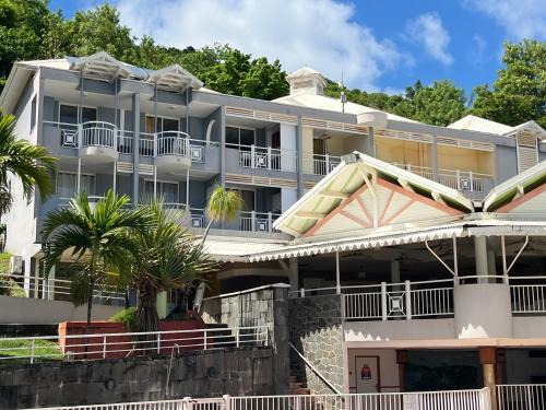 Studio Harmony-Résidence hôtelière-Location saisonnière-Semaines-Mois-Randonnée-Surf-Restaurant- superbe vue sur mer-100m de la plage
