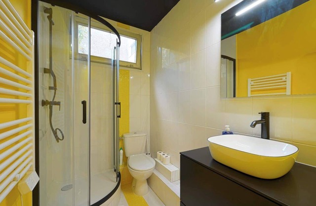 Studio on 17th Near Montmartre
