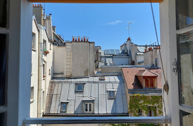 Studio on Ile Saint Louis, very quiet and charming