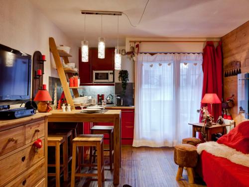 Studio rénové 2* pour 4 personnes - Centre de Brides-les-Bains avec parking et wifi - FR-1-512-167