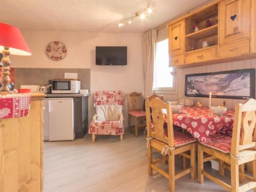 Studio rénové proche pistes avec balcon et coin montagne - FR-1-181-2469