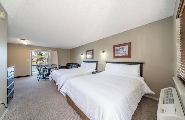 Studio Suite, 2 Queen Beds, Lake View, Ground Floor