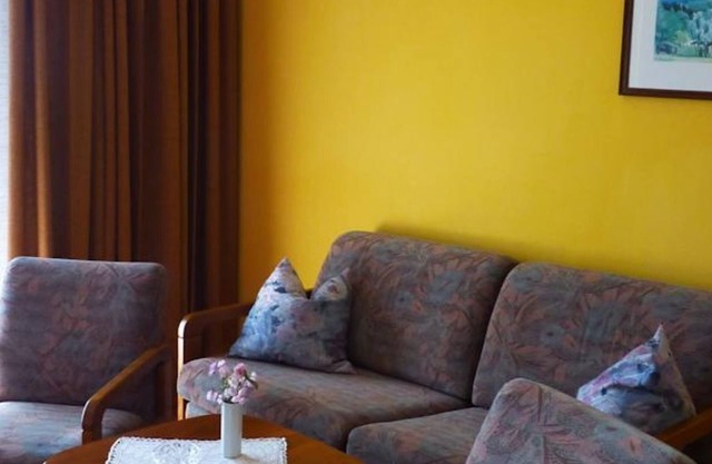 Studio with balcony and lake view - Hotel-Pension Brönimann